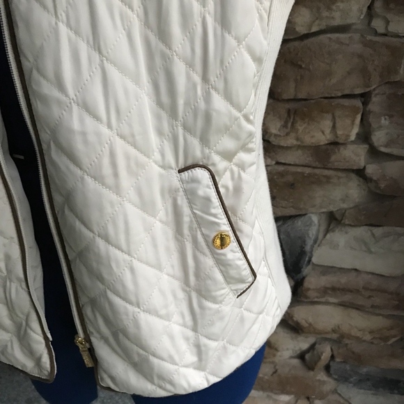 SOLD! Cambridge Size M Puffer Vest H-16 - Picture 2 of 6